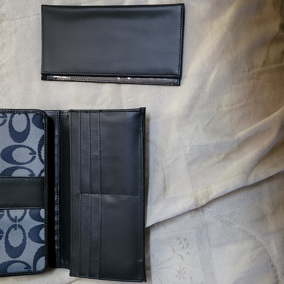 Coach black purse with matching wallet $59. Gently used. Looks brand new - Picture 6 of 8